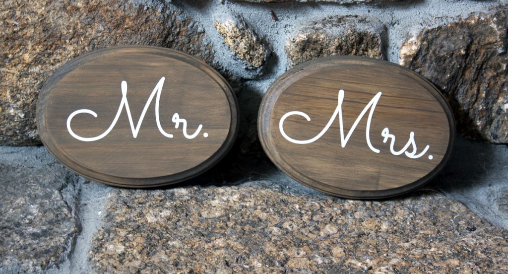Oval Mr. & Mrs. Script