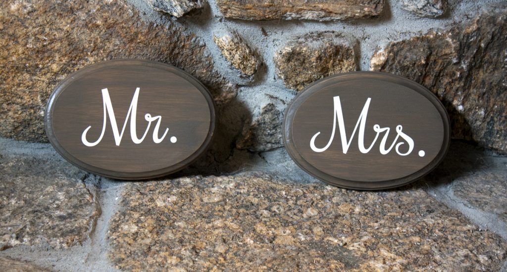 Oval Mr. & Mrs. Signs