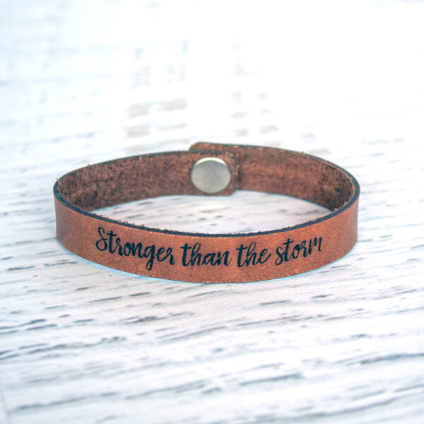 Stronger than the storm Skinny Leather Bracelet Bison Brown
