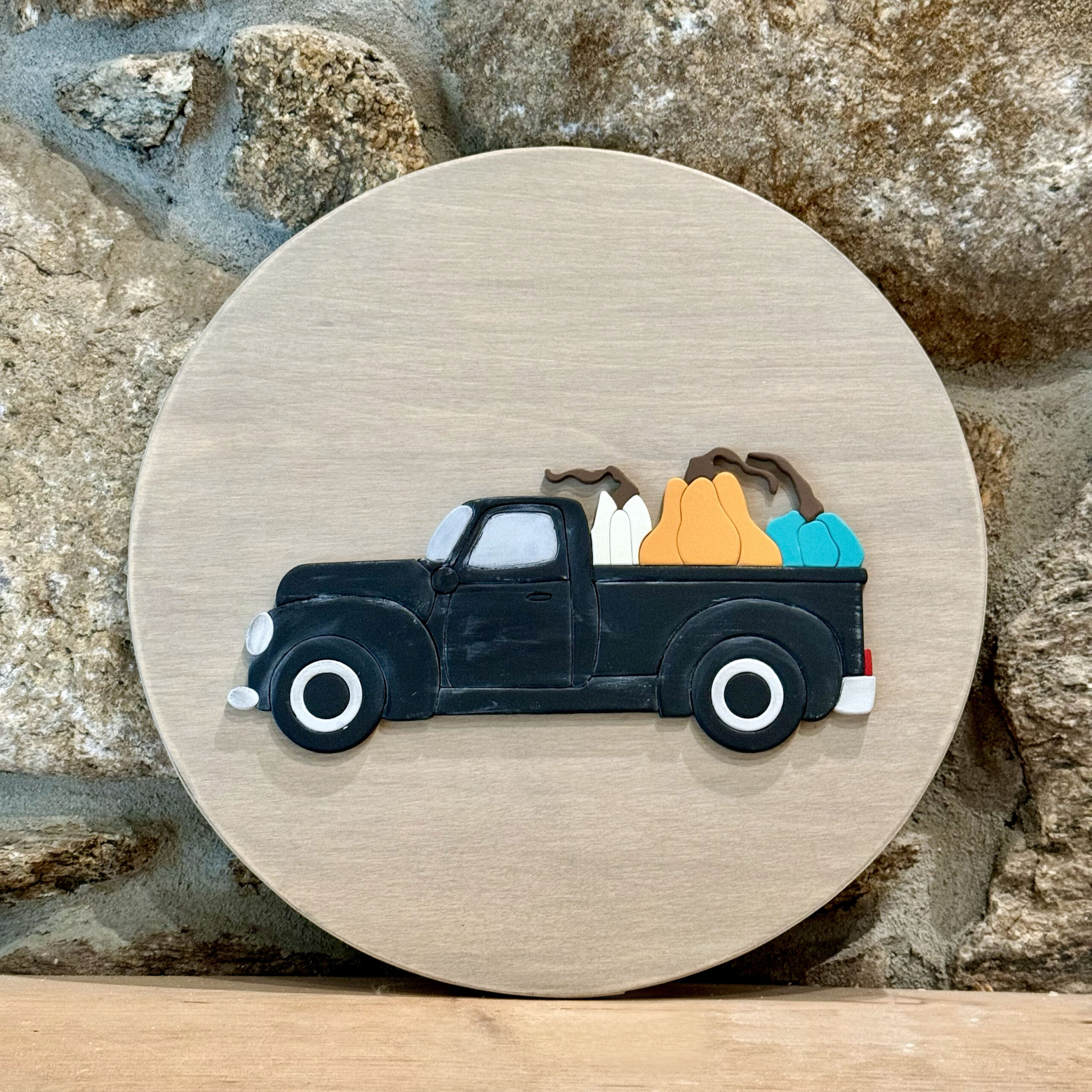 Pickup truck with pumpkins round sign with removable bow